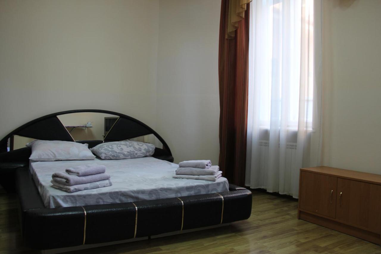 Apartments Domovik ,Kirilla I Mefodiya, 5 Mukacheve Exterior photo